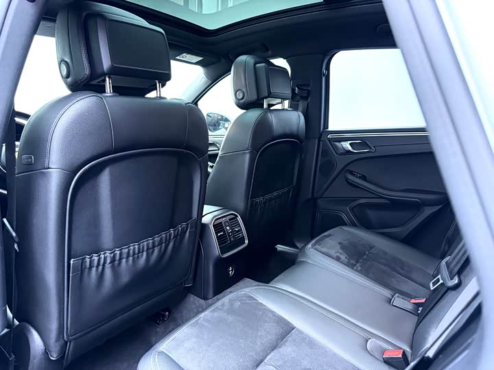 Porsche Macan 2020 Macan 2.0 T — фото 17