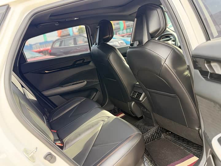 Changan UNI-V 2022 1.5 T Premium — фото 12