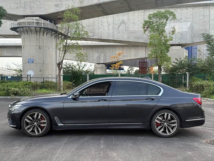 BMW 7 Series 750Li xDrive — фото 5