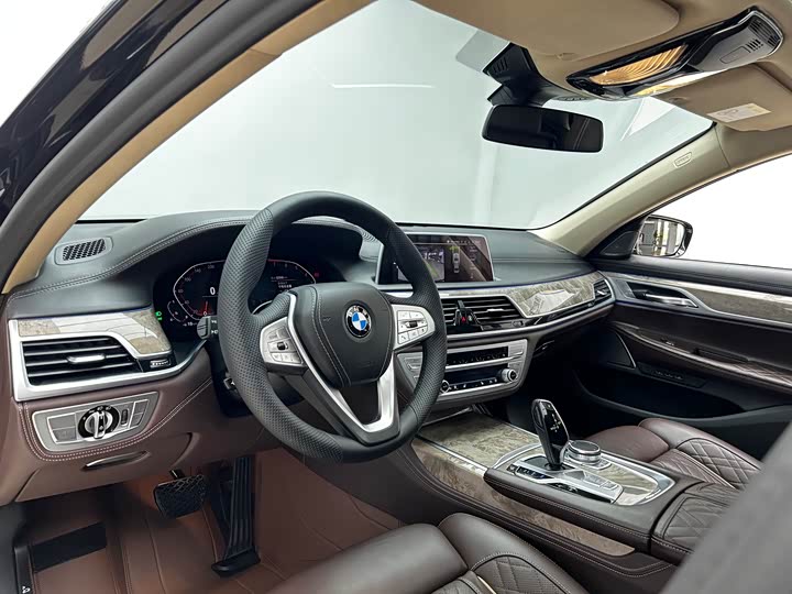 BMW 7-Series 2019 740 Li Leading — фото 9