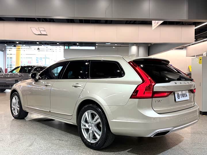 Volvo V90 2019 Cross Country T 5 AWD V — фото 6