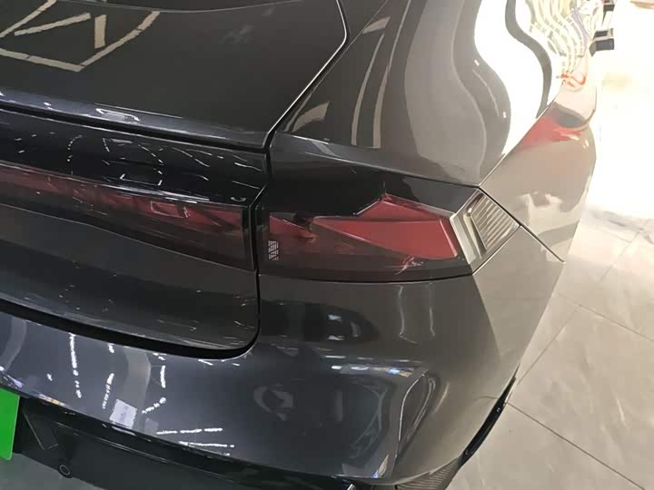 Changan UNI-V 2022 1.5 T Premium — фото 8
