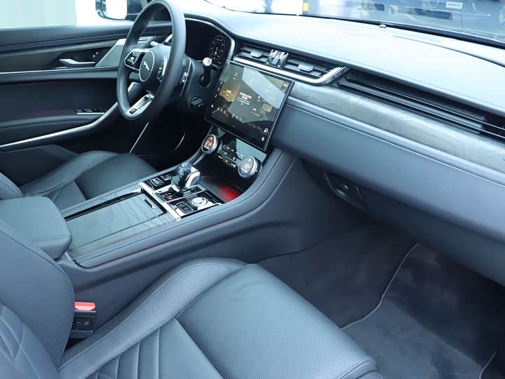 Jaguar XFL 2022 XFL 2.0 T P 250 2 WD — фото 9