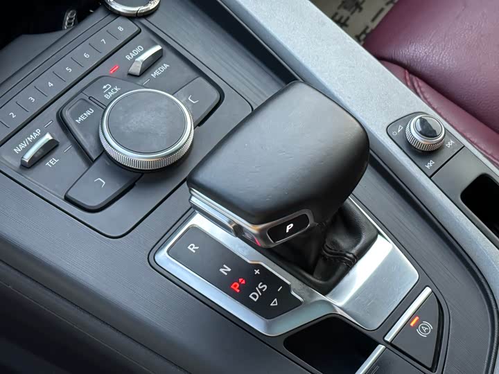 Audi A4L 2019 40 TFSI VI — фото 16