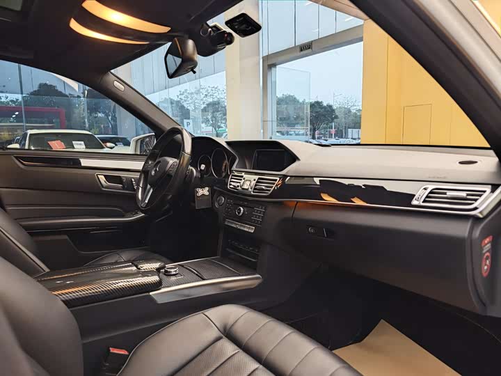 Mercedes-Benz E-Class 2015 E 200 L Sport — фото 32