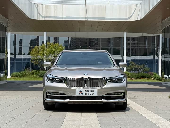BMW 7 Series 740Li продвинутая — фото 2