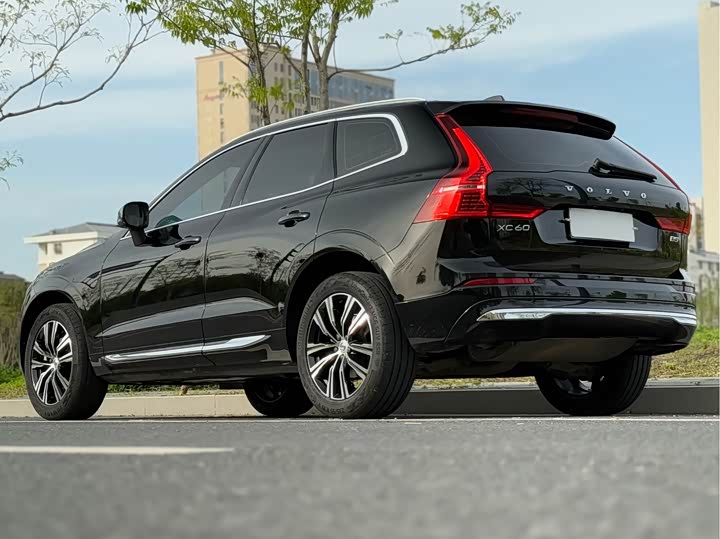Volvo XC60 2022 B 5 4 WD — фото 15