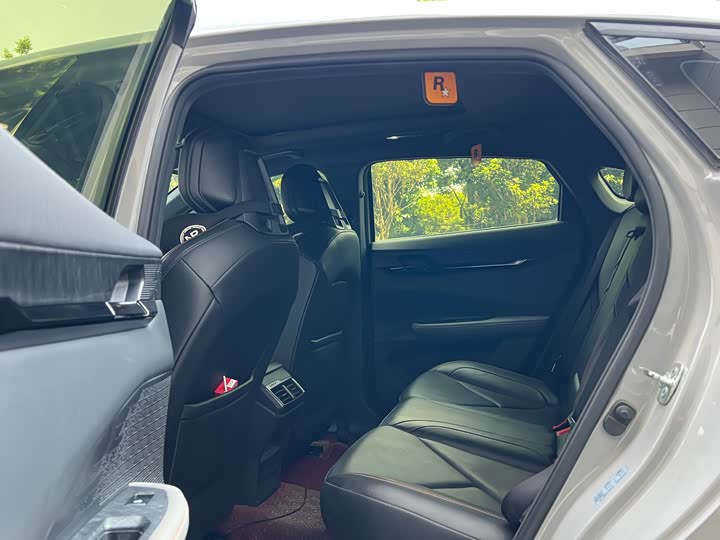 Changan UNI-V 2022 1.5 T Premium — фото 5
