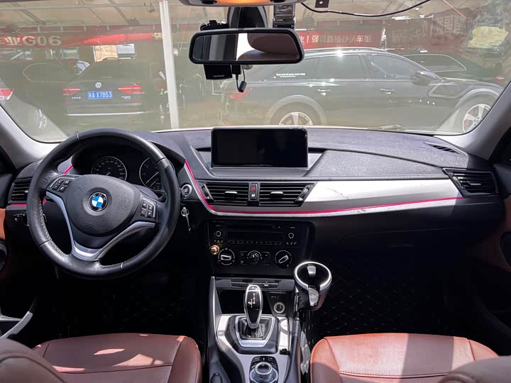 BMW X1 2015 s Drive 18i — фото 14