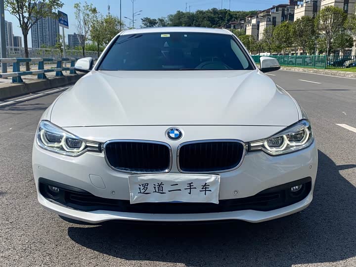 BMW 3-Series 2018 318i — фото 2