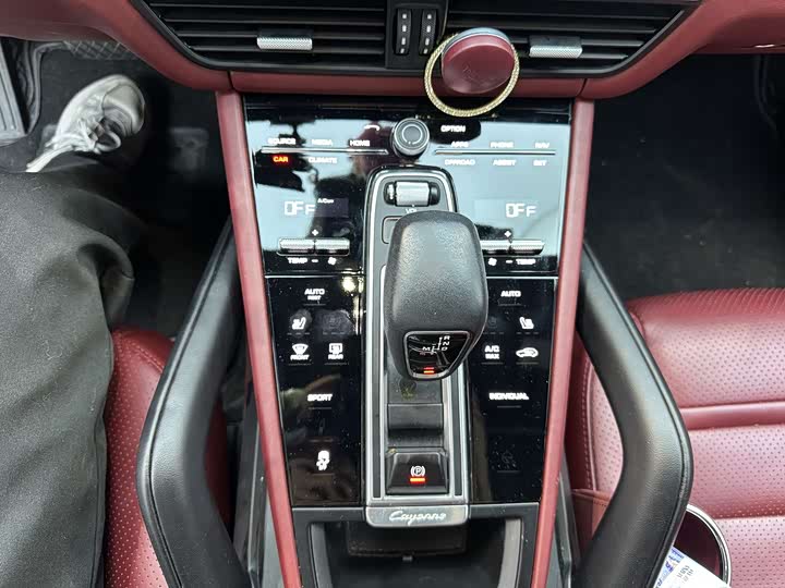 Porsche Cayenne 2019 Cayenne 3.0 T — фото 9