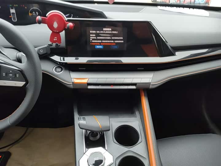 Changan UNI-V 2022 1.5 T Premium — фото 5