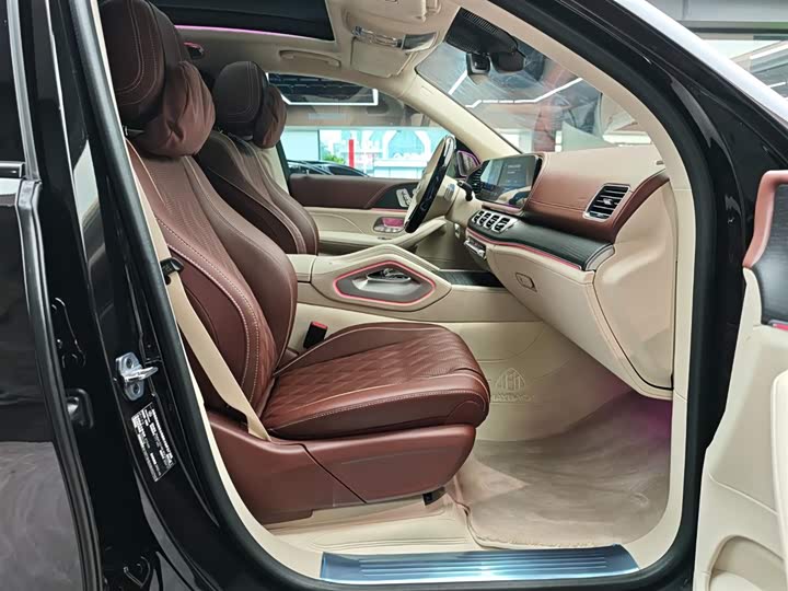 Maybach GLS 2025 GLS 600 4 MATIC — фото 11