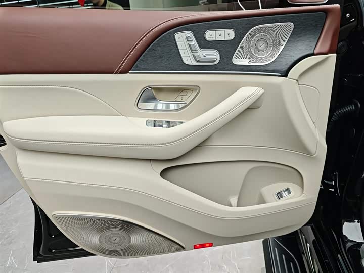 Maybach GLS 2025 GLS 600 4 MATIC — фото 5