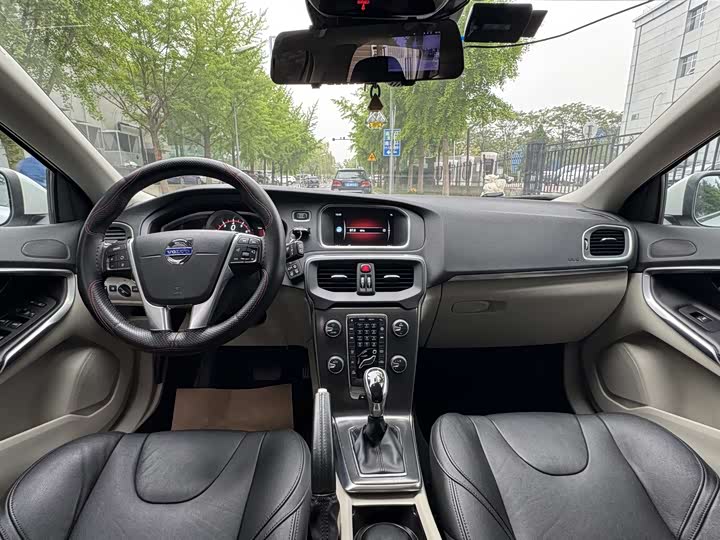 Volvo V40 2015 1.6 T — фото 10