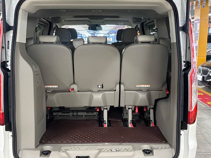 Ford Tourneo — фото 15
