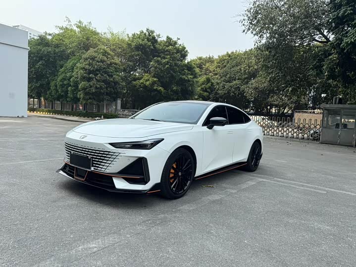 Changan UNI-V 2022 1.5 T — фото 1
