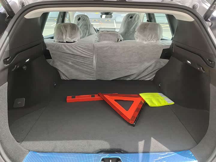 Volvo XC70 Hybrid 2026 4 WD Core — фото 8