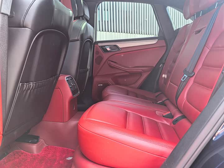 Porsche Macan 2017 Macan Turbo 3.6 T — фото 7