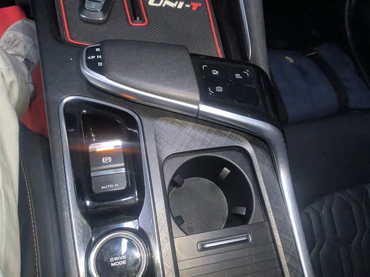Changan UNI-T 2022 1.5 T Premium — фото 14