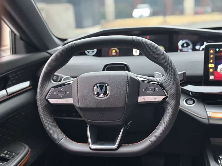 Changan UNI-V 2022 1.5 T Premium — фото 26