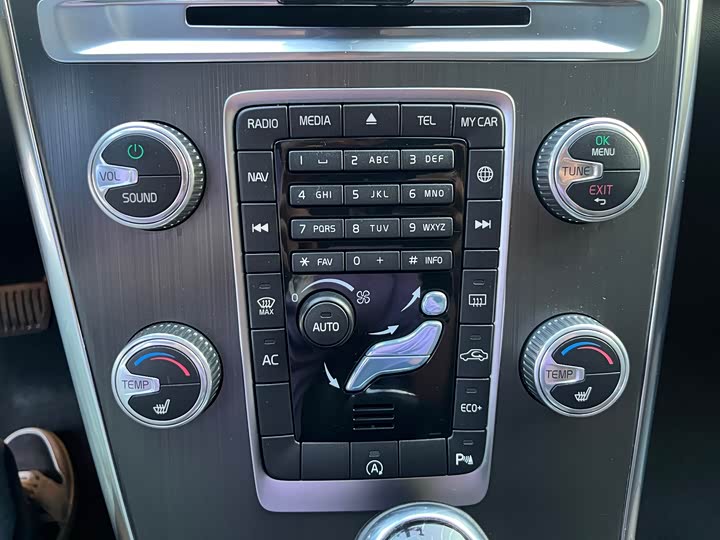 Volvo XC60 2016 T 5 — фото 13