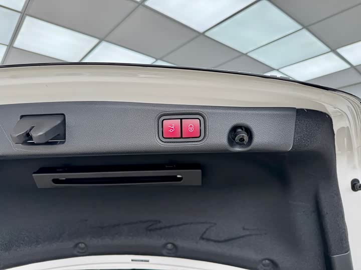 Mercedes-Benz E-Class 2020 E 300 L — фото 25