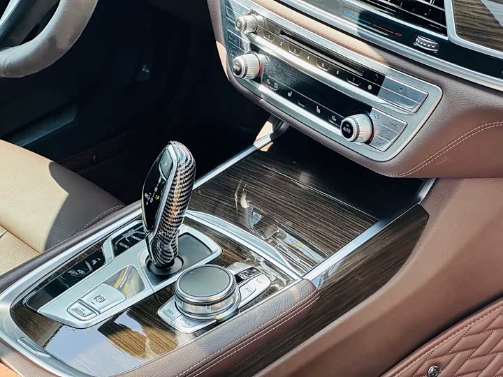 BMW 7 Series 730Li продвинутая — фото 14