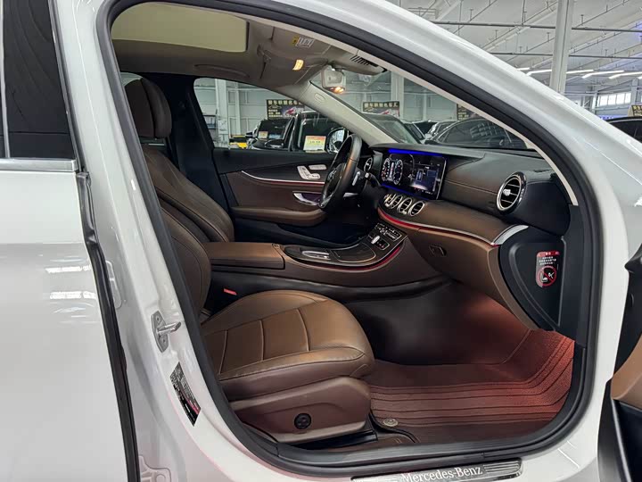 Mercedes-Benz E-Class 2019 E 300 L — фото 17