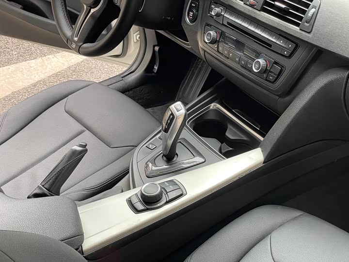 BMW 3-Series 2015 320 Li — фото 16