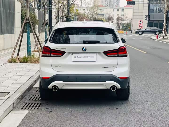 BMW X1 2022 s Drive 25 Li Leading — фото 5