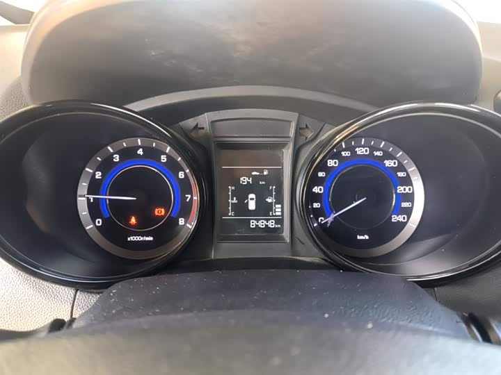 Changan CS15 2016 1.5 L MT — фото 12