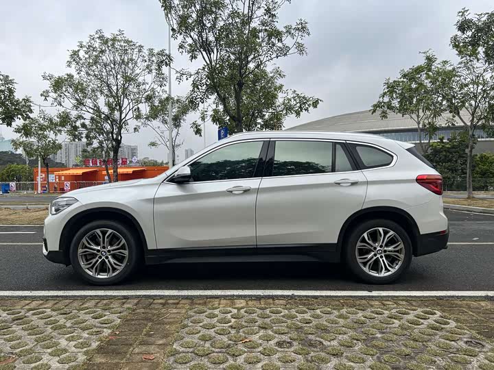 BMW X1 2018 s Drive 20 Li Leading — фото 11