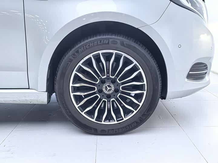 Mercedes-Benz V-Class 2018 V 260 VI — фото 10
