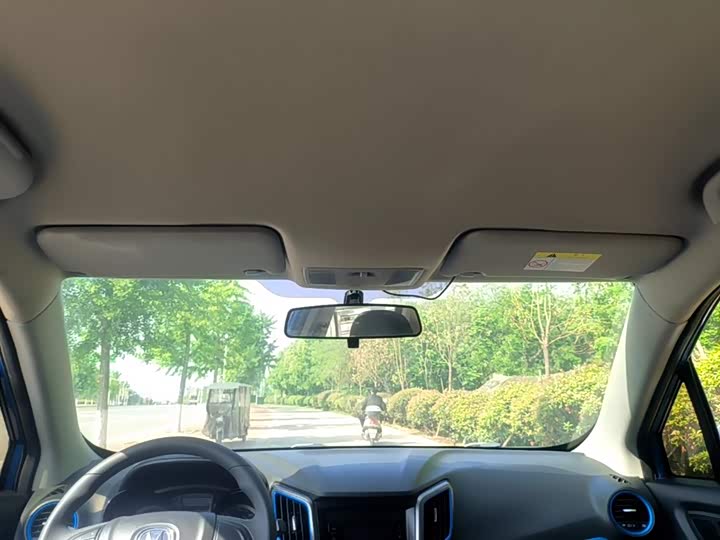 Changan CS15 2016 1.5 L MT — фото 18