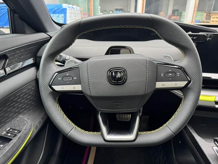 Changan UNI-V 2022 1.5 T — фото 11