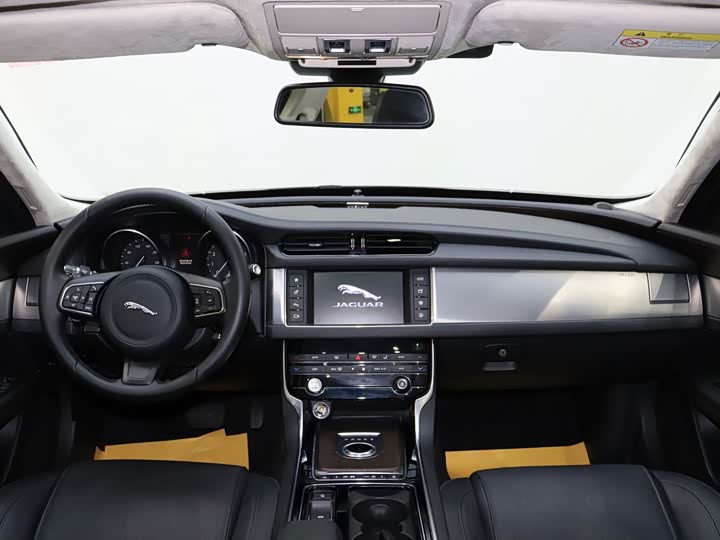 Jaguar XFL 2017 XFL 2.0 T 240 PS — фото 9