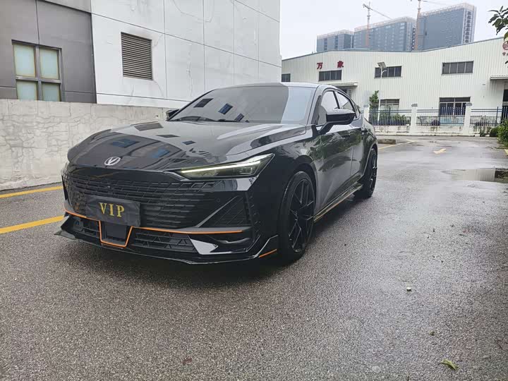 Changan UNI-V 2022 1.5 T — фото 1