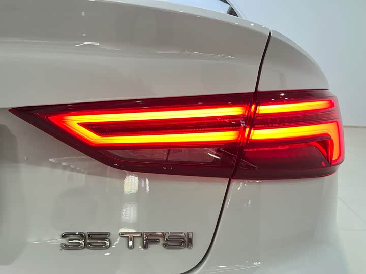 Audi A3 2018 30 Limousine 35 TFSI — фото 17