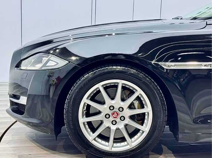 Jaguar XJ 2016 XJL 2.0 T 2 WD — фото 27