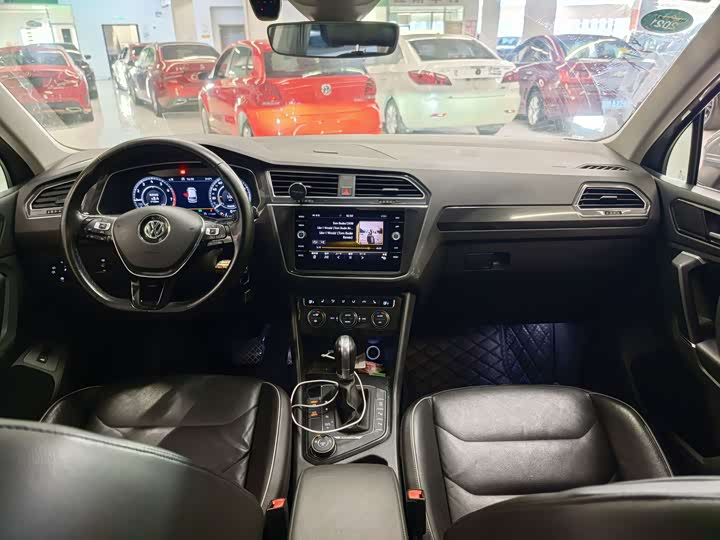 Volkswagen Tiguan 2018 330 TSI 4 WD — фото 9