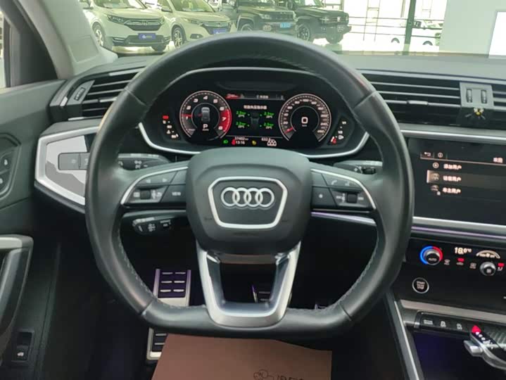 Audi Q3 2022 40 TFSI — фото 15