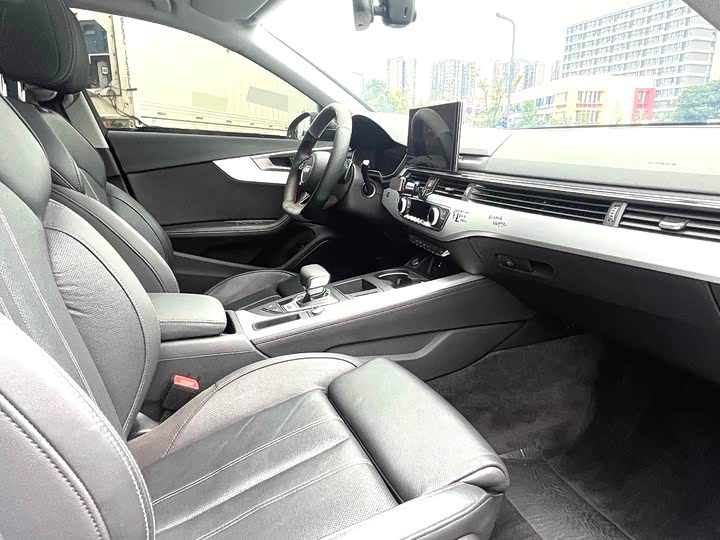 Audi A4L 40 TFSI люкс-динамик — фото 5