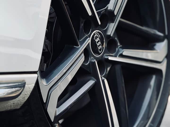Audi A4L 2024 40 TFSI — фото 3