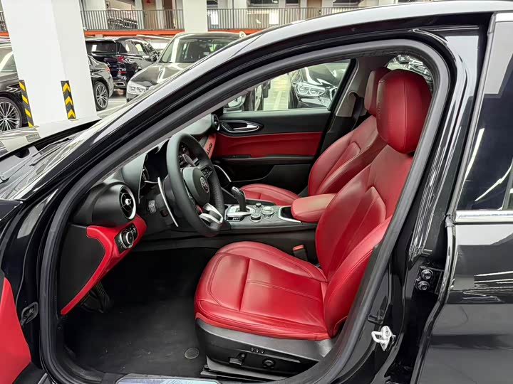 Alfa Romeo Giulia 2020 2.0 T 280 HP — фото 4