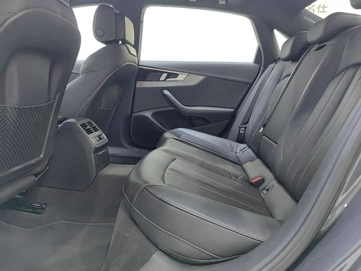 Audi A4L 2024 40 TFSI quattro RS — фото 10