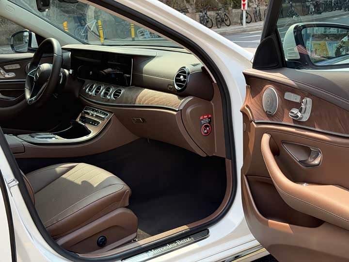 Mercedes-Benz E-Class 2021 E 300 L Luxury — фото 10