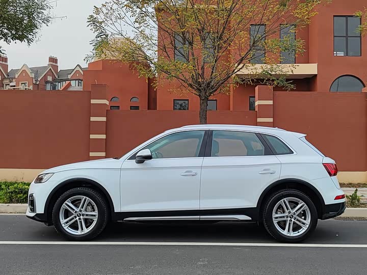 Audi Q5L 2023 40 T — фото 26