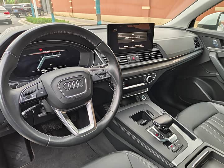 Audi Q5L 2023 40 T — фото 23