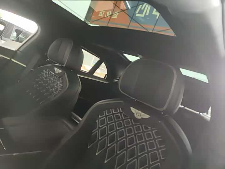 Bentley Flying Spur — фото 15